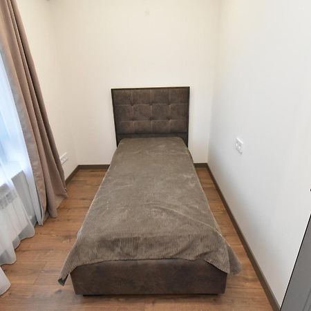 Beautiful Apartment Near The Republic Square 耶烈万 外观 照片