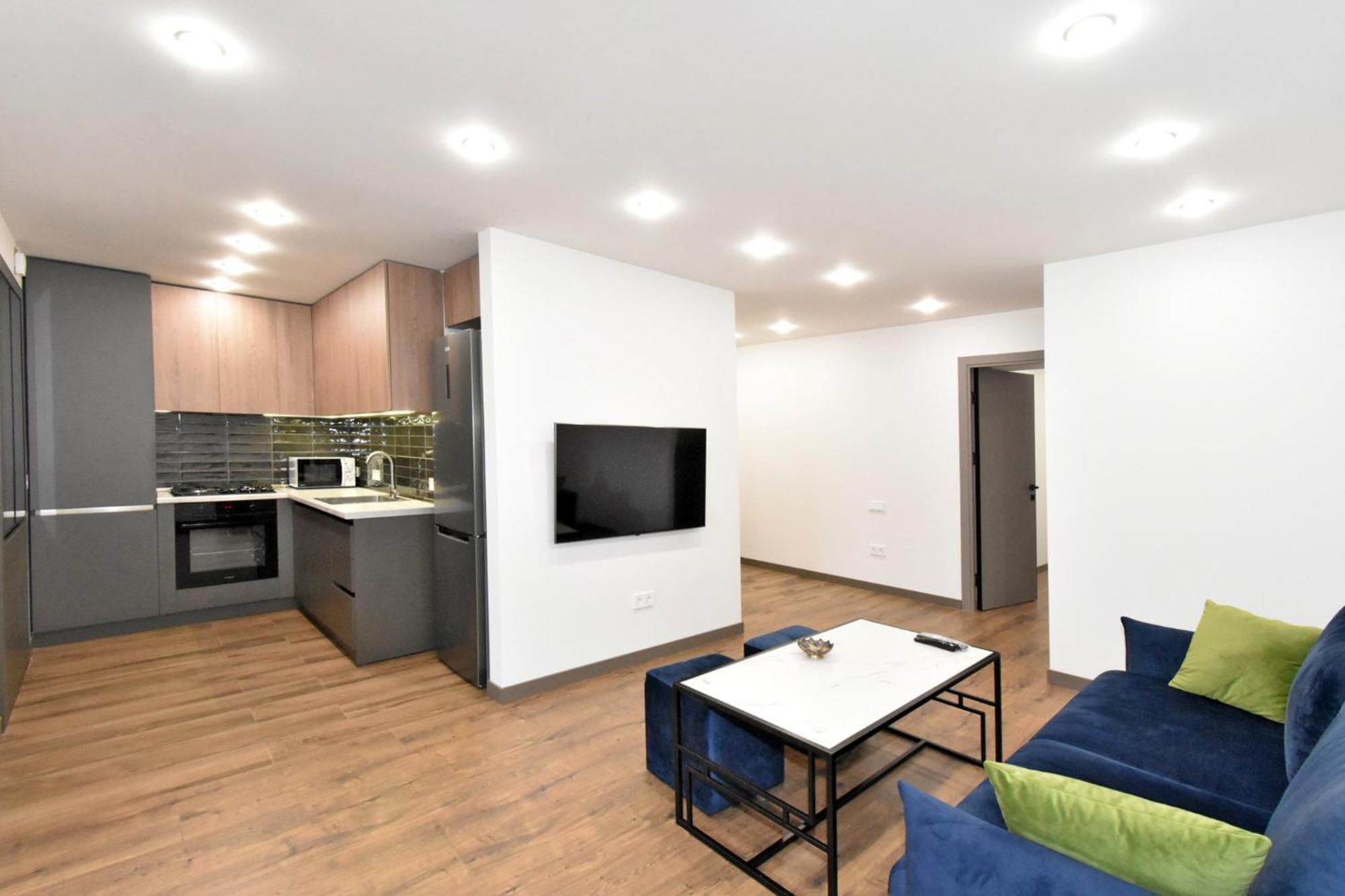 Beautiful Apartment Near The Republic Square 耶烈万 外观 照片